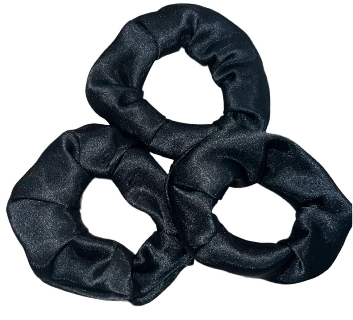 scrunchie set in obsidian