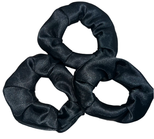 scrunchie set in obsidian