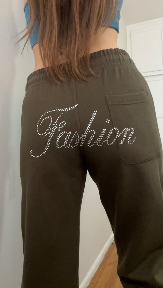 fashion sweatpants in olive
